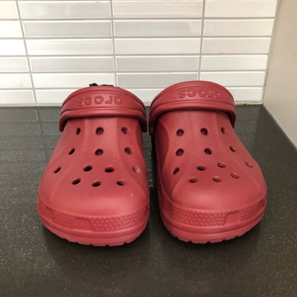 🥳HOST PICK🥳 Unisex Red lined youth CROCS - Picture 3 of 9